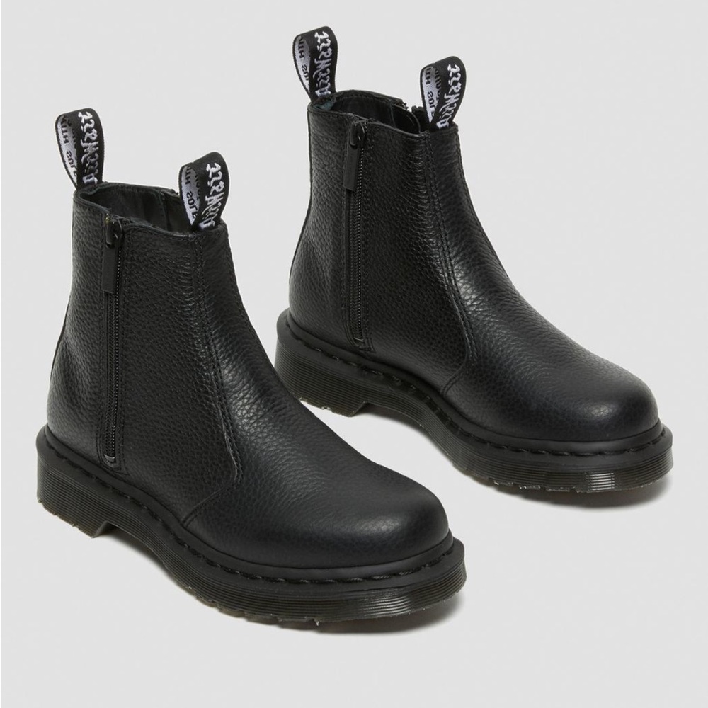 Doc Marten Chelsea Zipper Boots